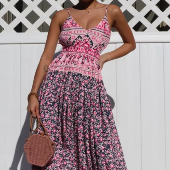 🎉HP🎉New boutique backless maxi - Picture 2 of 16